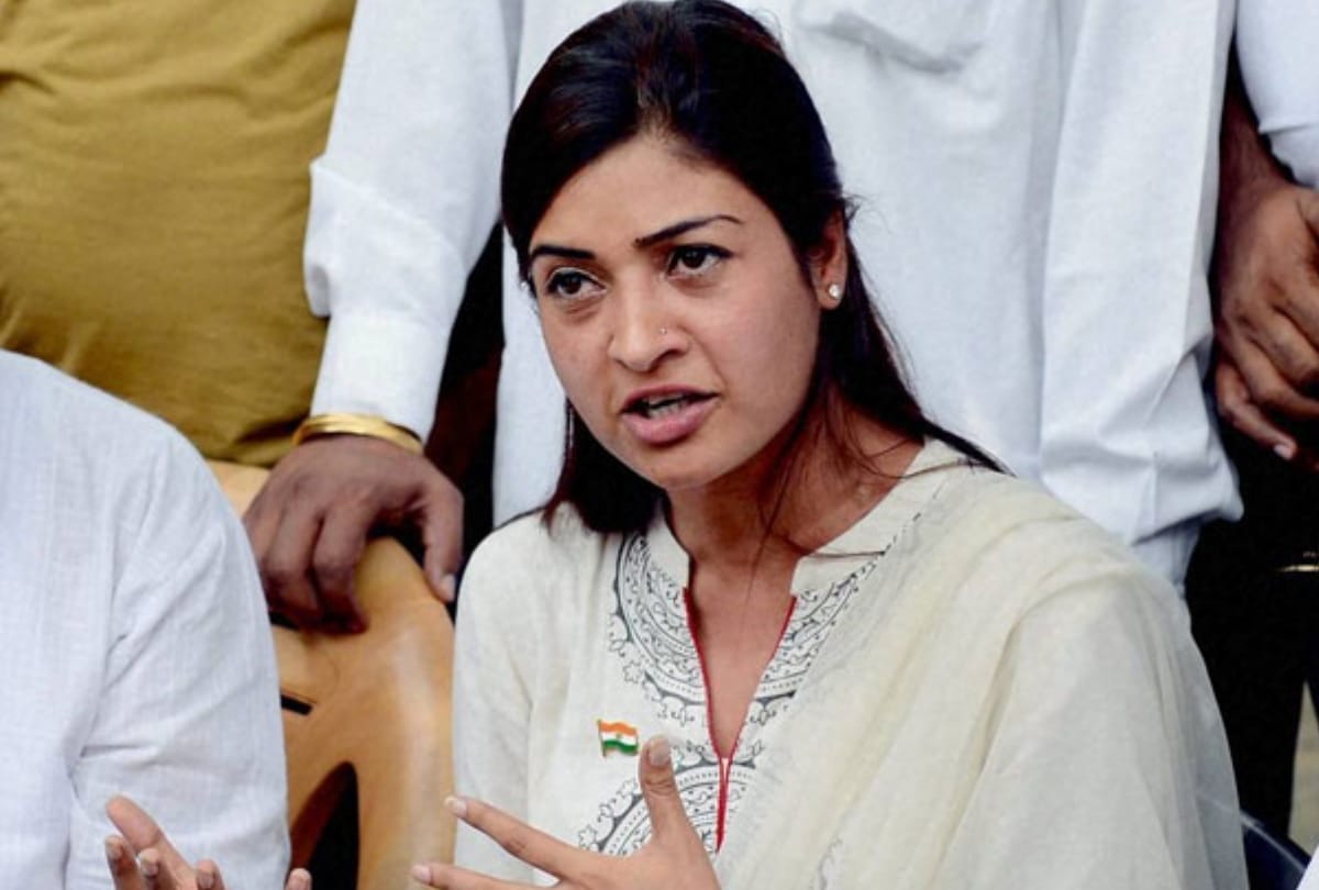 AAP Alka Lamba warns Kejriwal install cctv camera in chandni chowk else she protest outside cm house