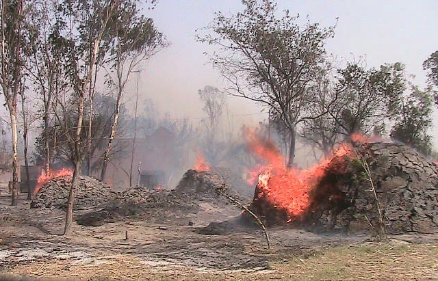 girl died in kasganj due to fire 