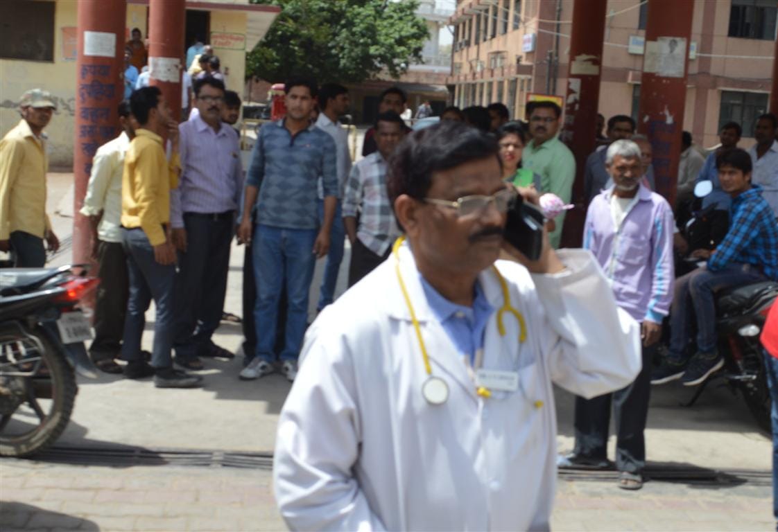 Youth killed in accident, scuffle with doctor, beaten employee