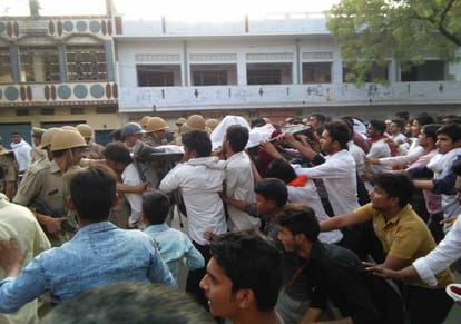 UP police and student clash at chandauli after girl killed in road accident