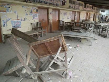 UP police and student clash at chandauli after girl killed in road accident