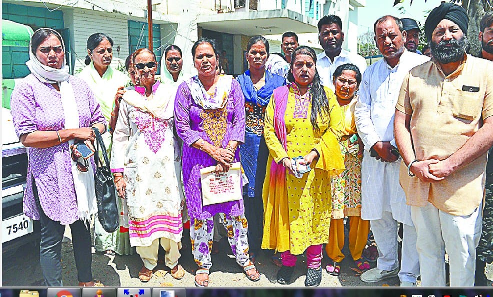 droga par mahilao se abhadrta ka aarop