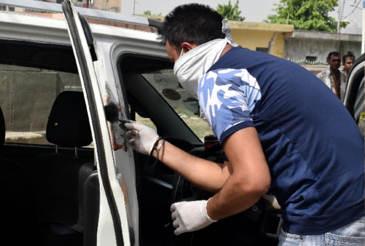 Dead body found in unclaimed cab in Noida's posh society