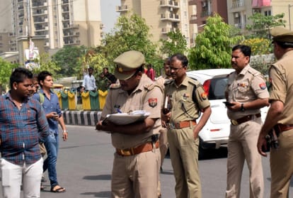 Dead body found in unclaimed cab in Noida's posh society