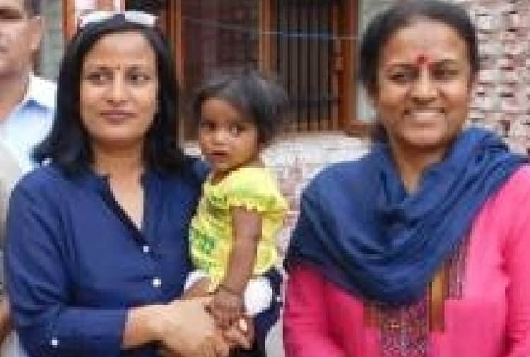 parents left girl child found on rohtak railway station, haryana