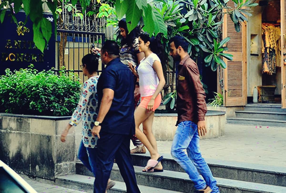 Janhvi Kapoor shopping for cousin Sonam Kapoor wedding or anything else