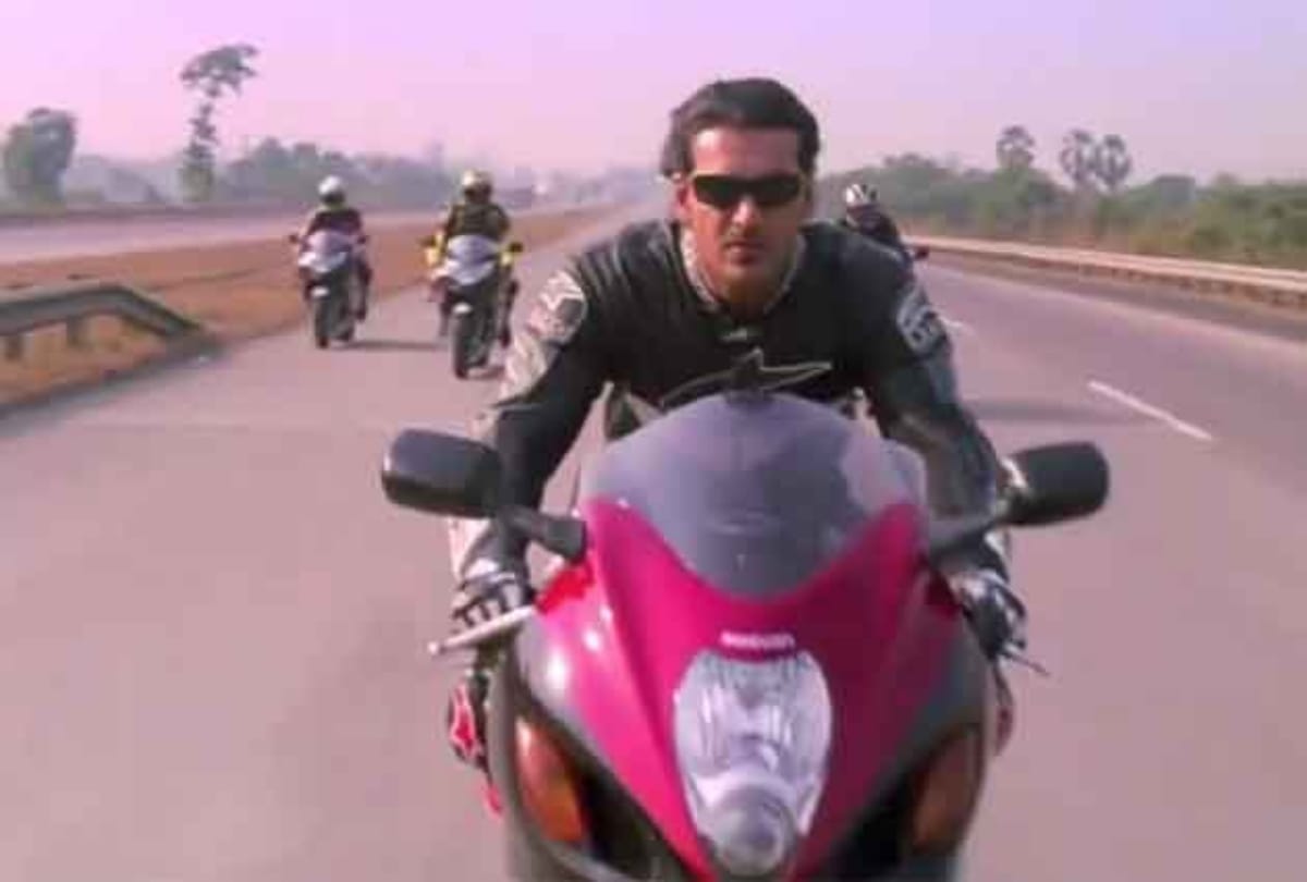 these actors was known for biking style in bollywood this one is still famous 