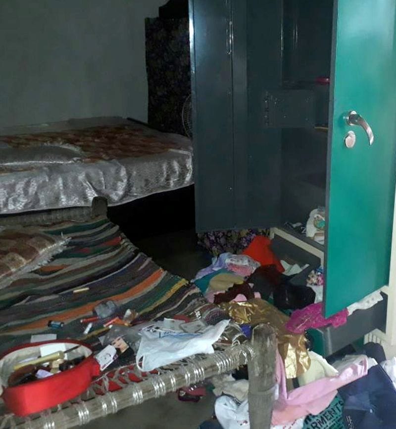 हंसनगर में लाखों का डाका, तीन महिलाएं घायल