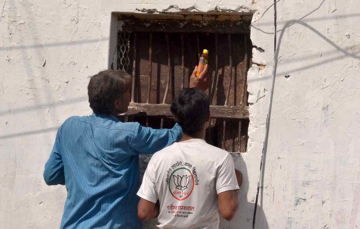 Break rules for sale of liquor in varanasi 