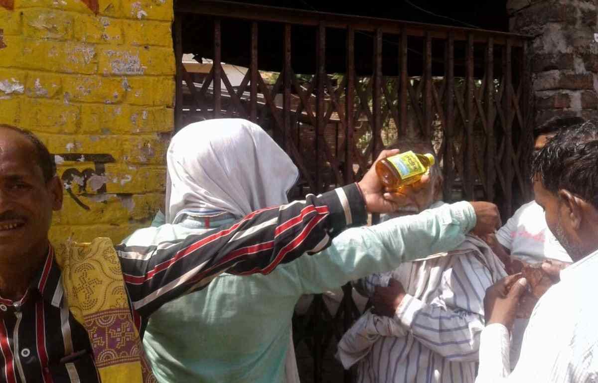 Break rules for sale of liquor in varanasi 