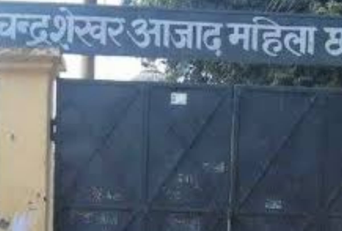 boys entered in girls hostel of lucknow university