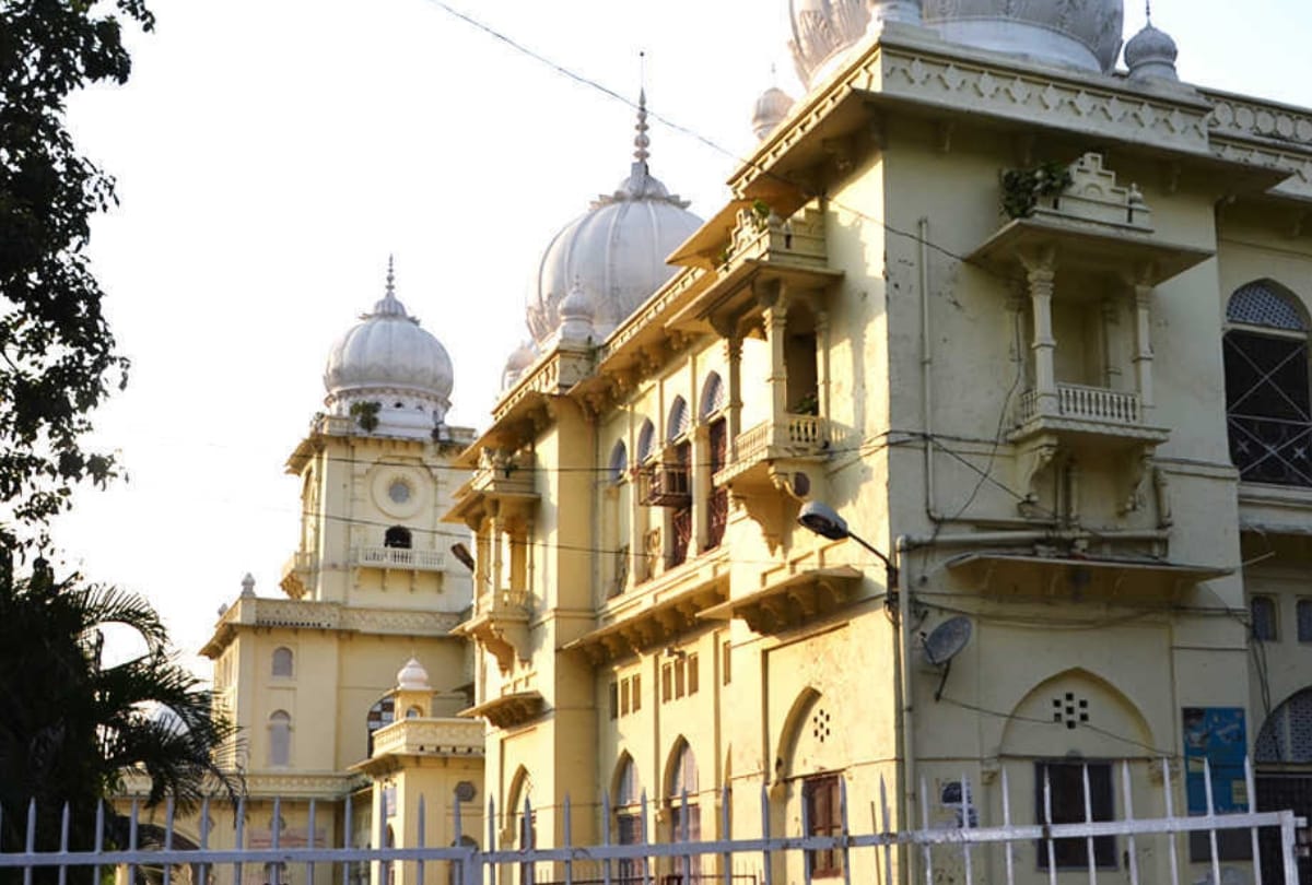 boys entered in girls hostel of lucknow university