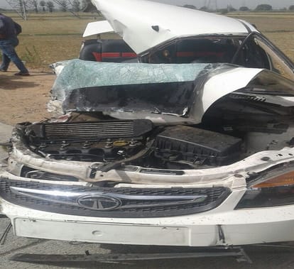 Three died after Car and Roadways Bus Collision in Meerut of uttar pradesh