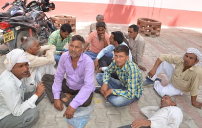 agra six died in road accident 