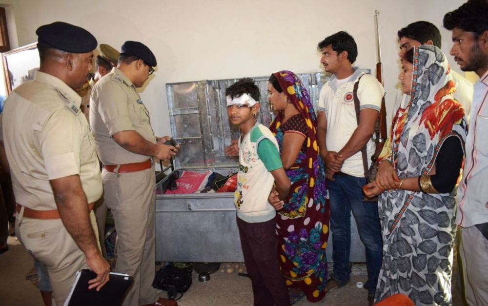 robbery in farmer house in firozabad district 