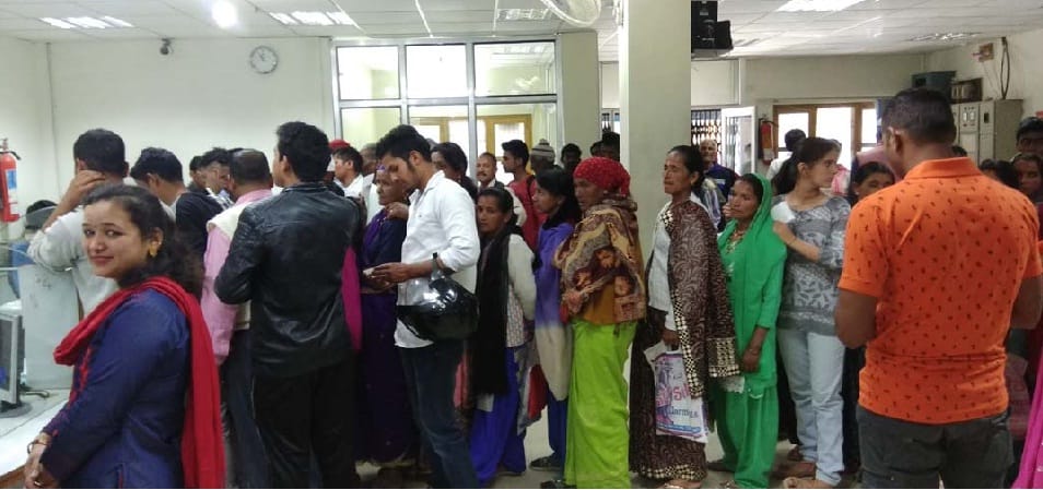 Crisis of cash shortage in banks and ATMs continues