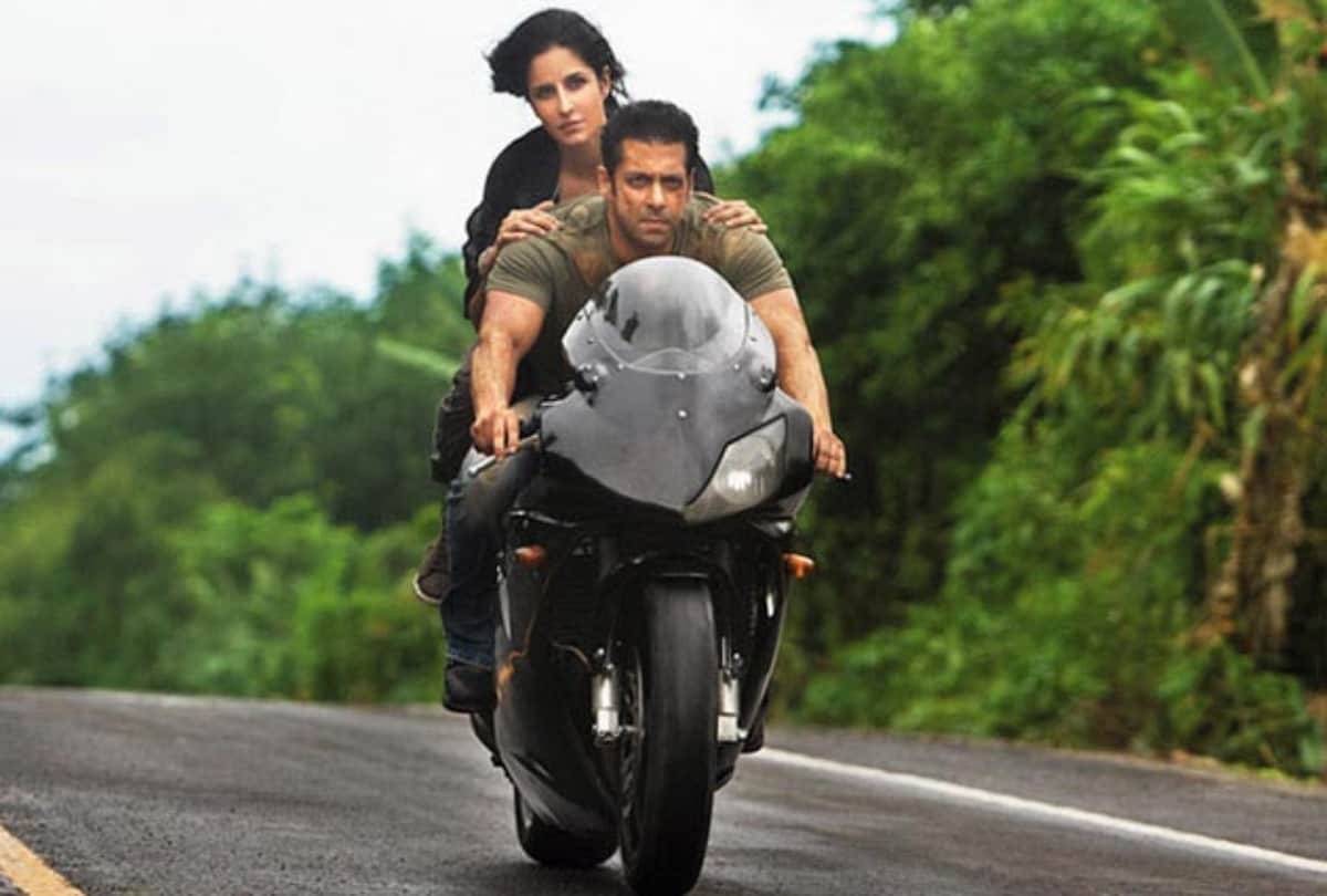 these actors was known for biking style in bollywood this one is still famous 