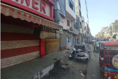 Protest against sealing action in Delhi, Shopkeepers desealed shops