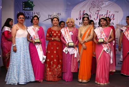 mandi's shefali won the mrs india himachal title