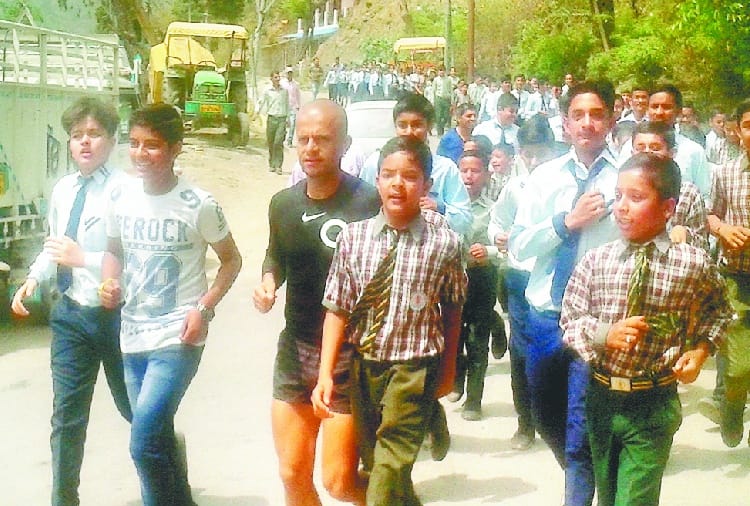 तीन जिंदगियां बचाने को ददाहू में दौड़े धावक सुनील