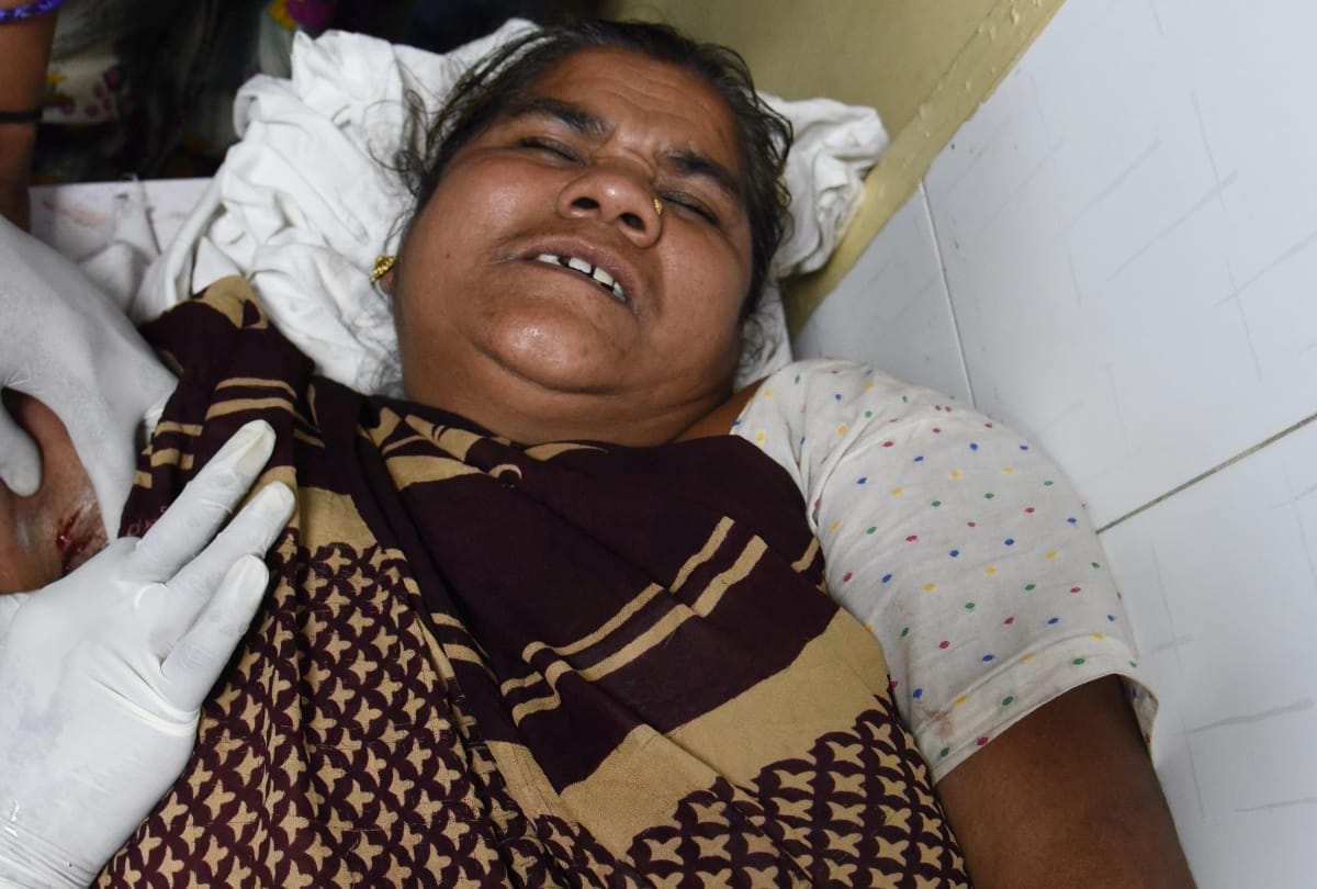 pradhan shoot fire on people in lucknow village