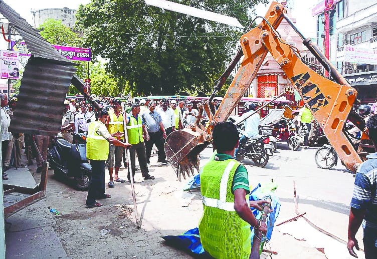 Ruckus at Jhansi Rani Chowk