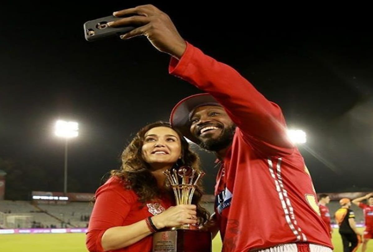 chris galye hits century preity zinta and yuvraj singh started dancing For victory