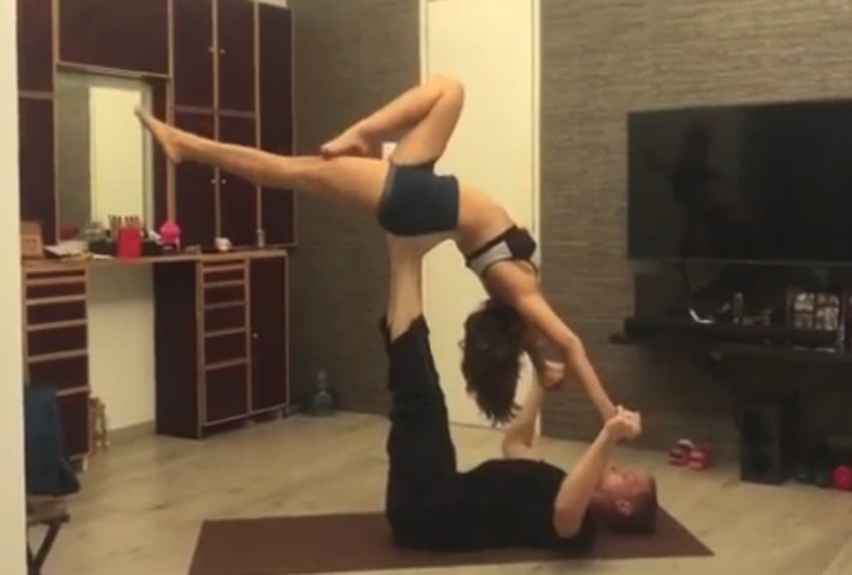 aashka goradia and his husband brent goble yoga video viral 