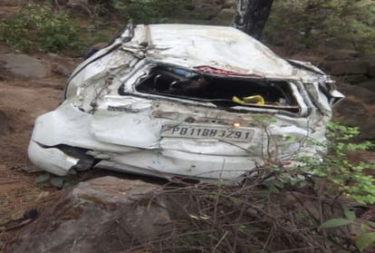 tourist died in car accident and six injured