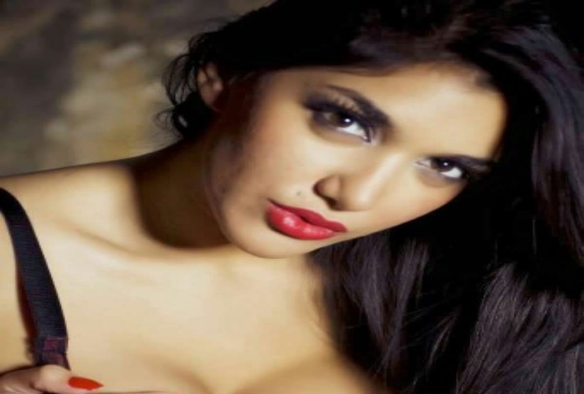 10 female adult stars who actually are indians let see the pics here