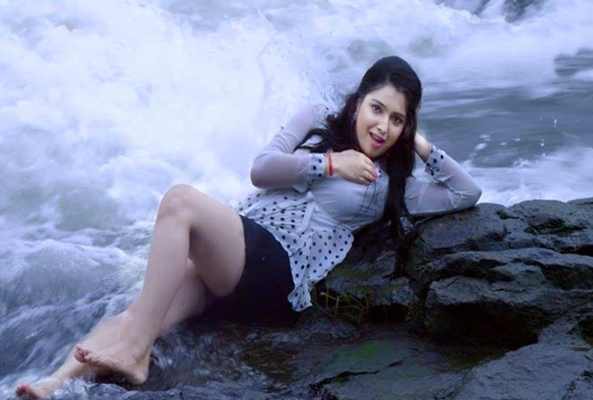 5 unseen pictures of bhojpuri actress amrapali dubey