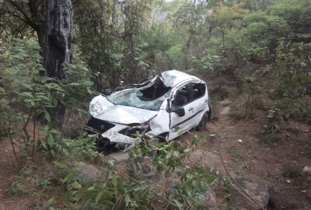 tourist died in car accident and six injured