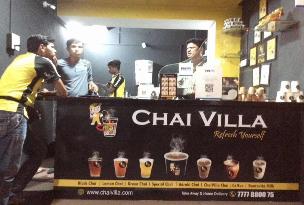 Nagpur couple who earned 15 lakh in a month give up jobs to sell tea