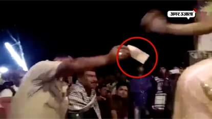 UP POLICE OFFICER GIVE AWAY NOTES TO DANCER IN SRAVASTI, SUSPENDED AFTER VIDEO WENT VIRAL