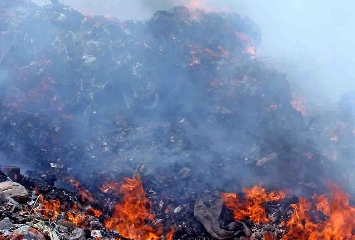 Garbage Disposal Plant caught fire in kanpur