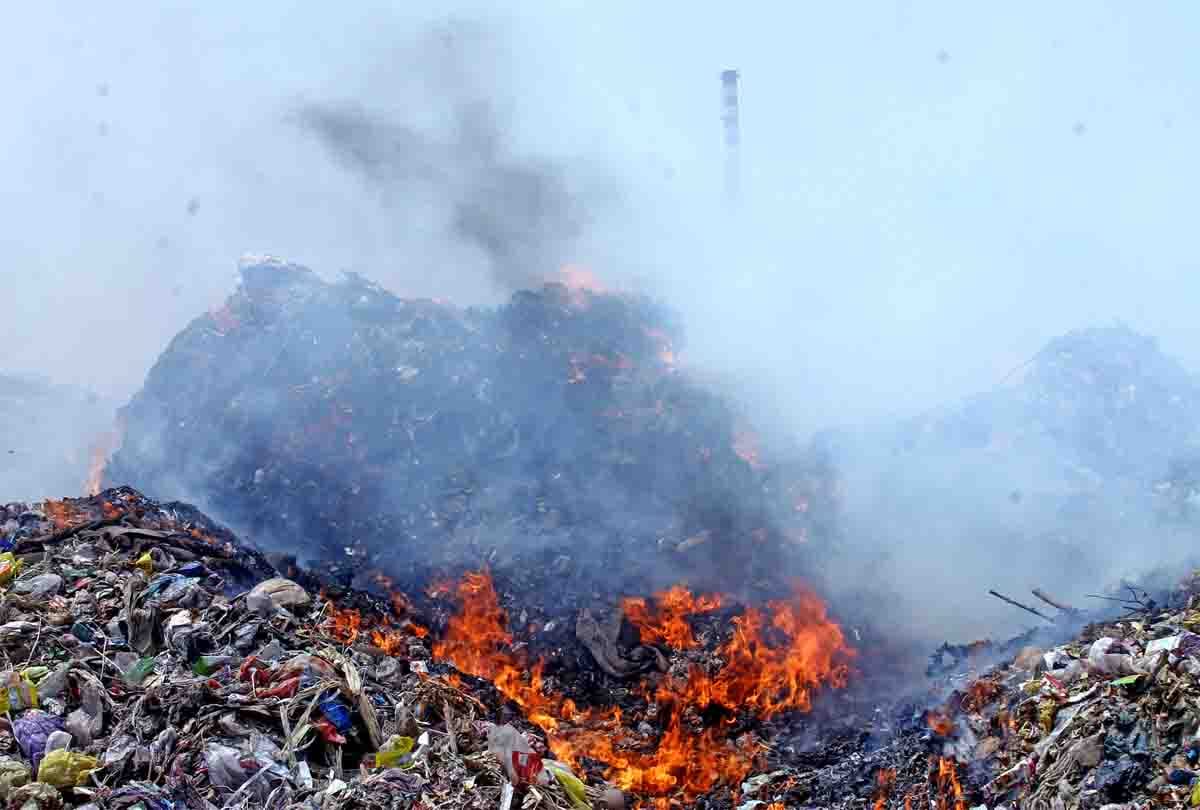 Garbage Disposal Plant caught fire in kanpur