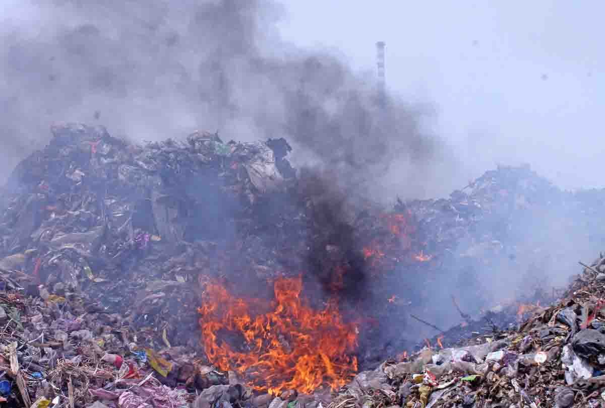Garbage Disposal Plant caught fire in kanpur