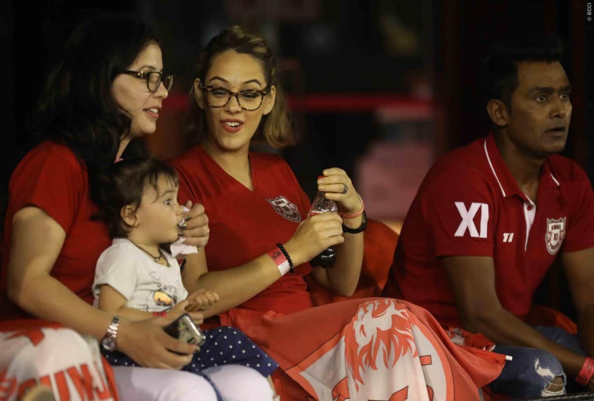 hazel keech reached stadium with shabnam singh to support yuvraj in ipl