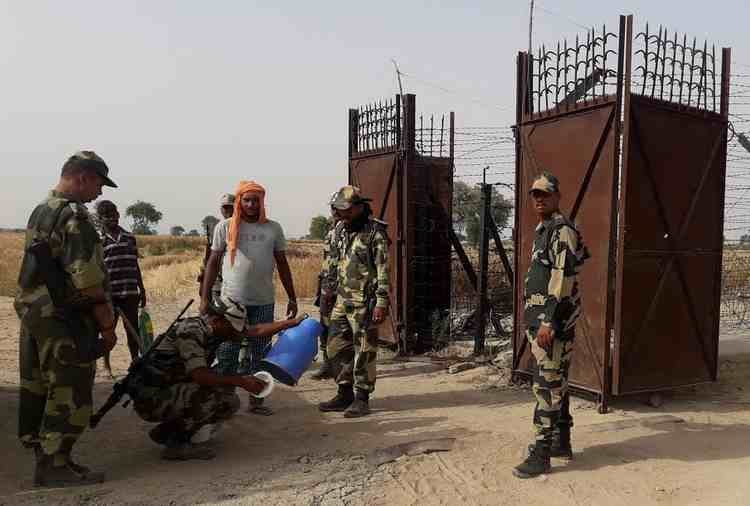 pakistan smuggling arms in india via border, bsf and indian army on alert