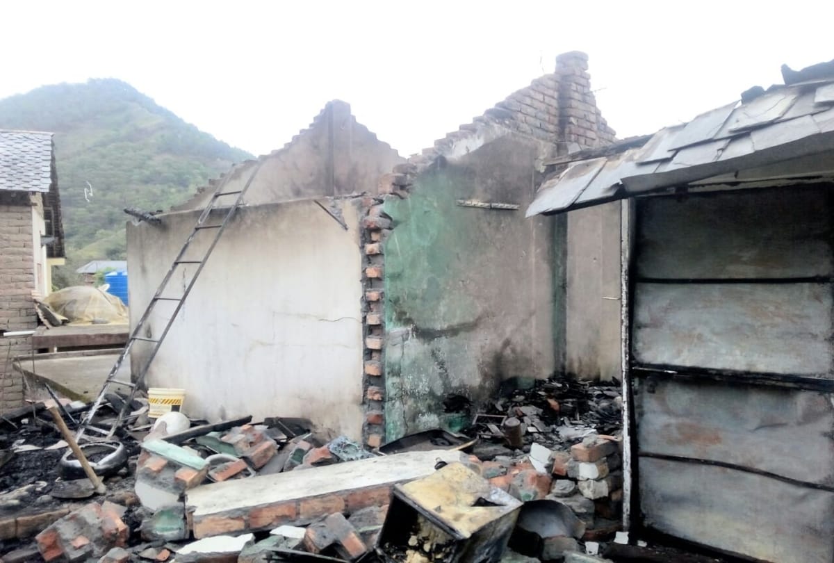 house and cowshed gutted in fire at mandi and solan himachal