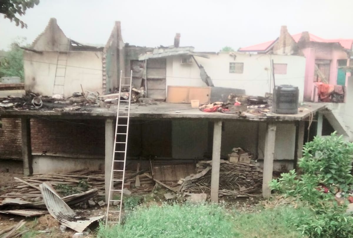 house and cowshed gutted in fire at mandi and solan himachal