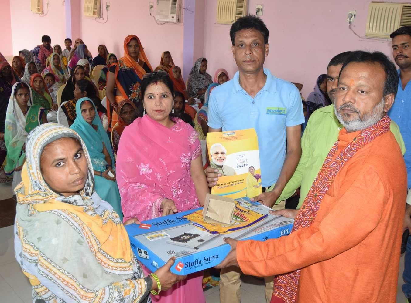 For free lpg gas connection Caste certificate is mandatory 