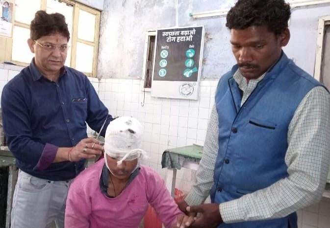 Max crashed, eight wounded, taking Cholia dancers