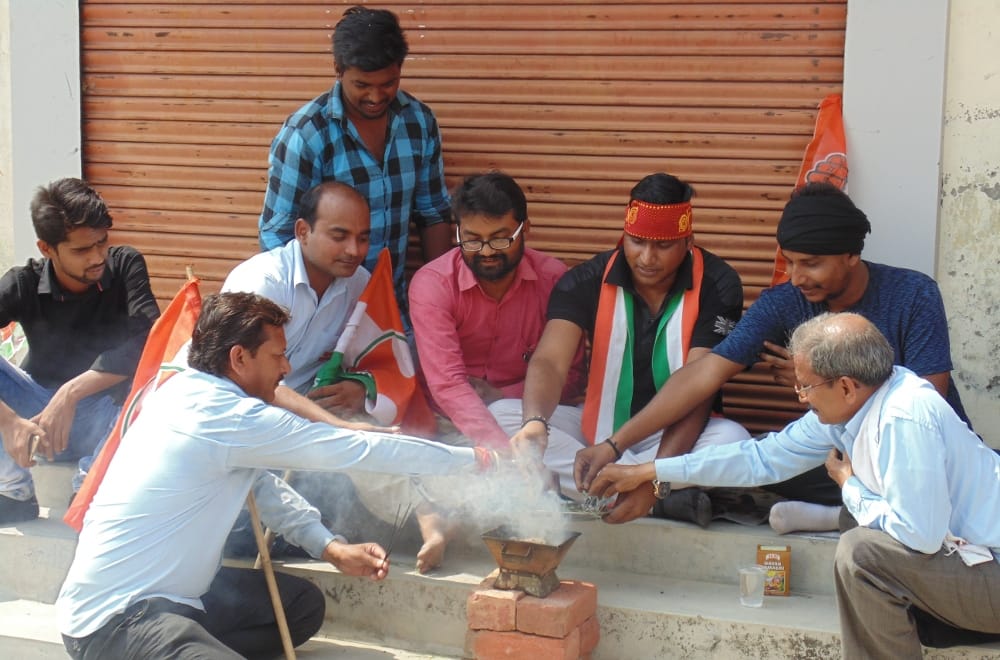 No cash in ATM, Youth Congress haven-worshiped