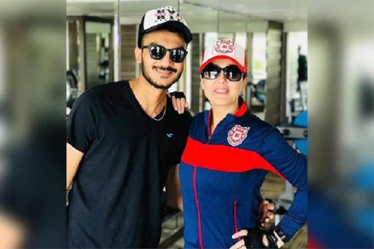 preity zinta workout in gym with kxip all rounder Axar Patel