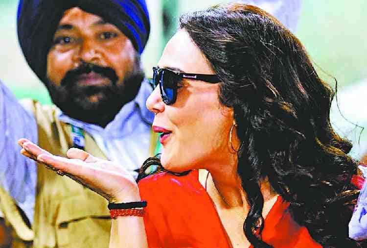 Preity Zinta hot photos, chris gayle, ipl match, kings XI punjab 