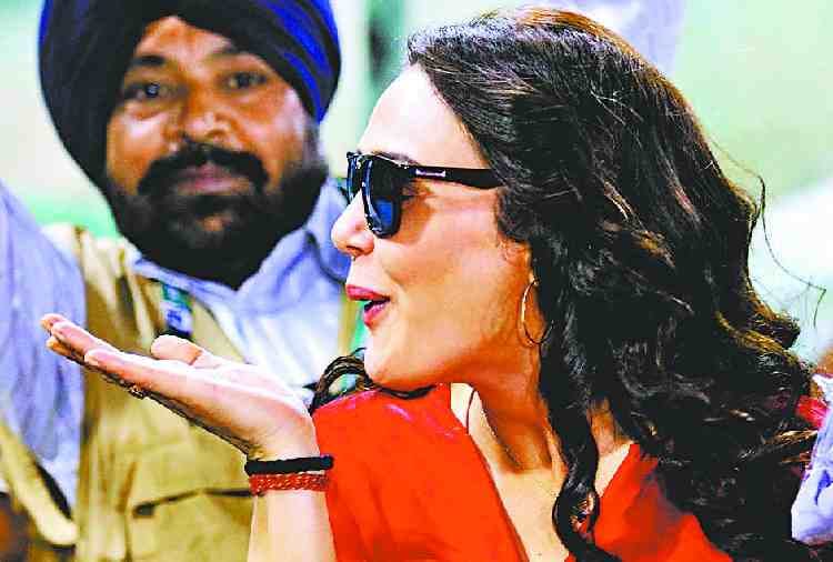 Preity Zinta hot photos, chris gayle, ipl match, kings XI punjab 