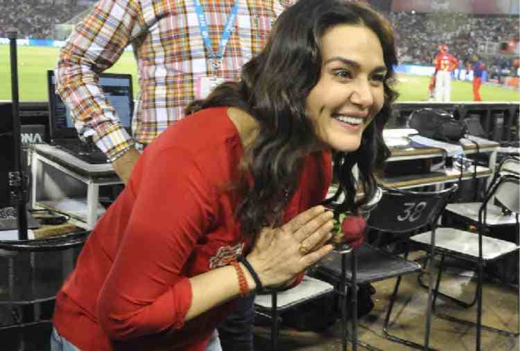 Preity Zinta hot photos, chris gayle, ipl match, kings XI punjab 