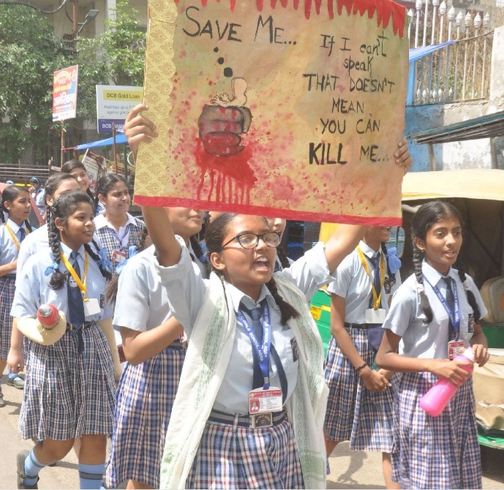 agra students protest against rape case 
