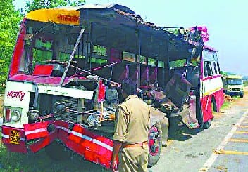 Women and minor killed in Roadways bus and truck collision